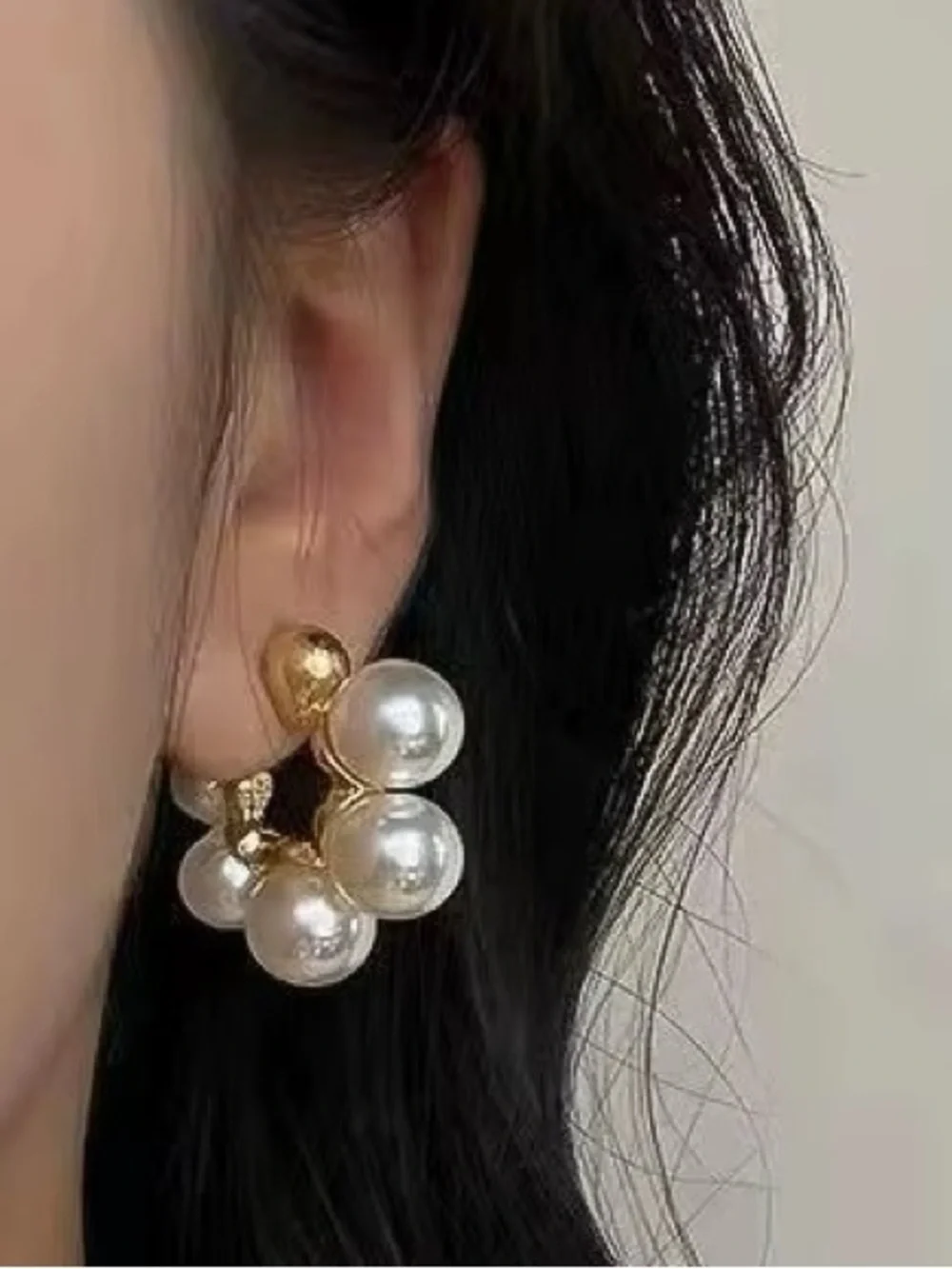 ***Exquisite High-Quality Gold Pearl Cluster Hoop Earrings
